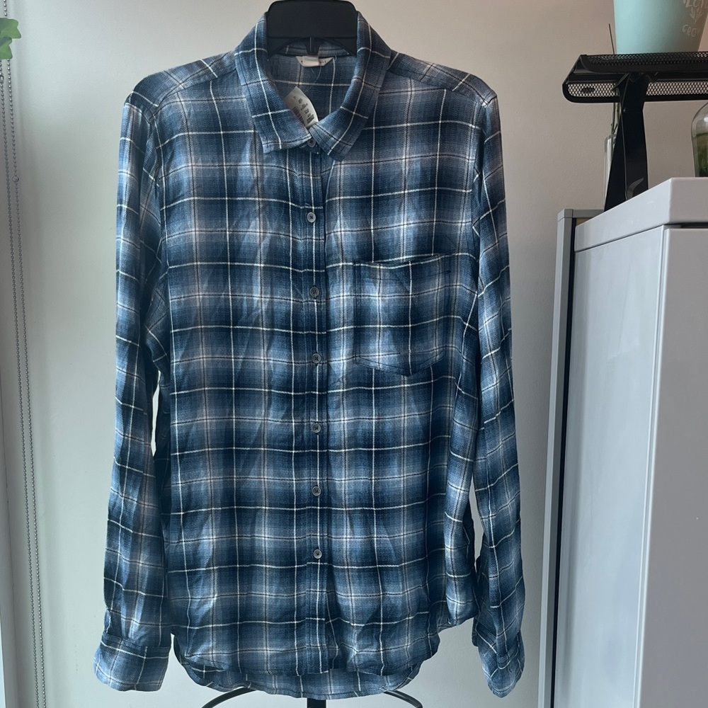Aeropostale Navy and White Plaid Shirt